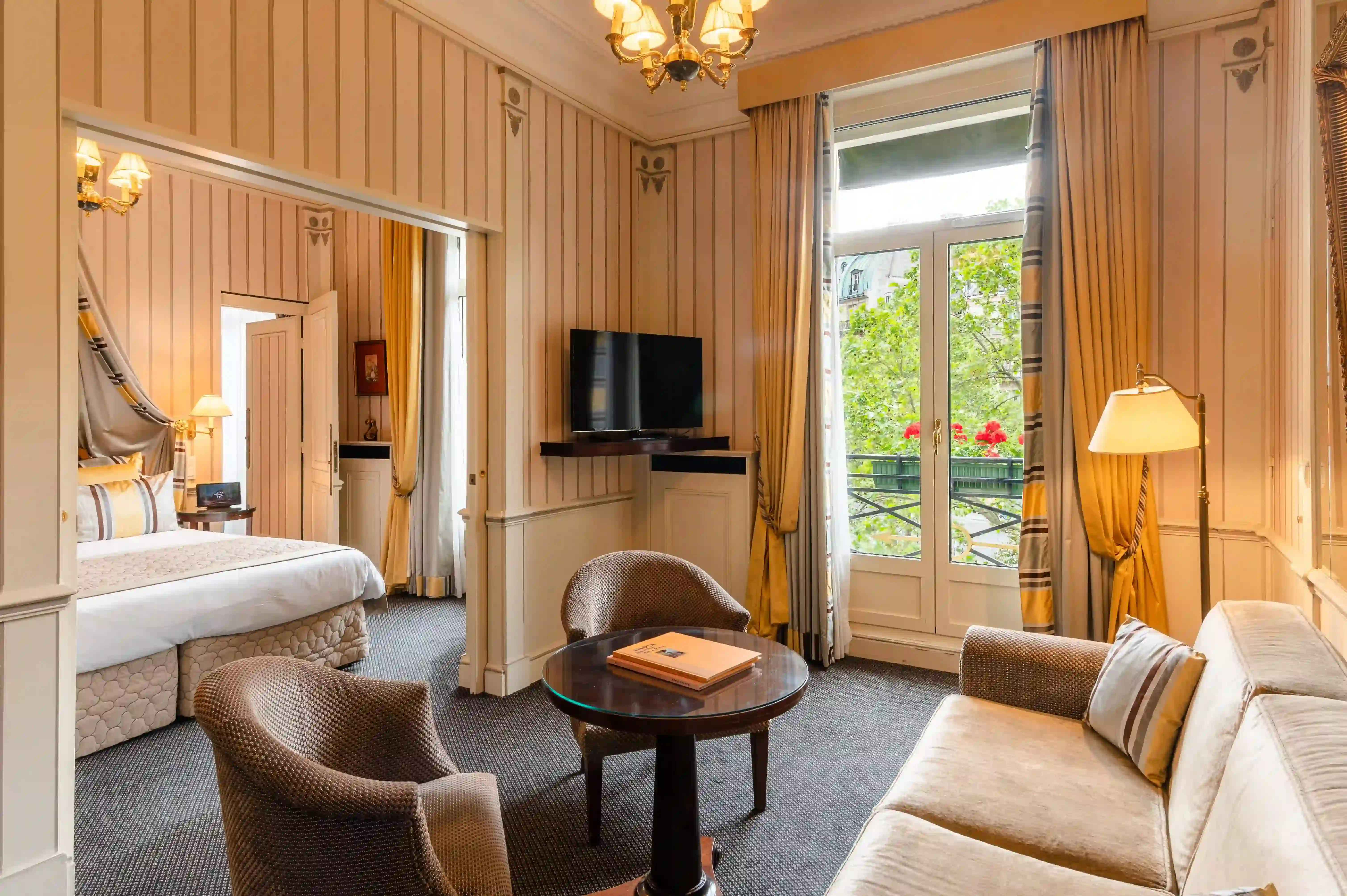 Chambre Communicante | Hotel Napoléon, 5* in Paris | Arc de Triomphe